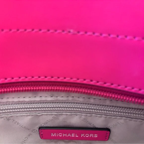 Michael Kors Jet Set Large Signature Logo Shoulder Bag
Pink - Picture 9 of 16